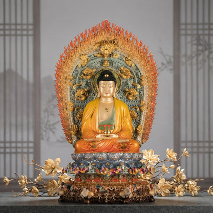 Patung Buddha Sakyamuni dengan latar naga dalam persekitaran ibadah lengkap